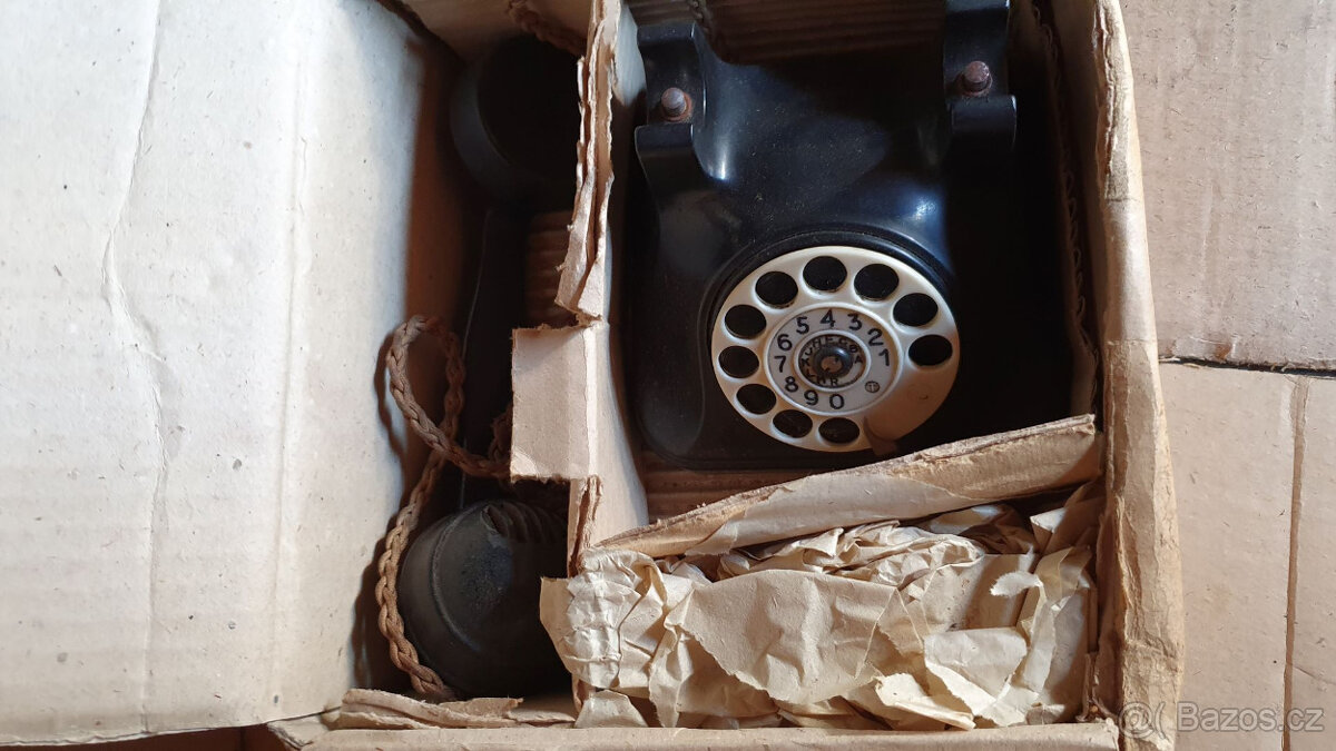 strarožitný telefon tesla