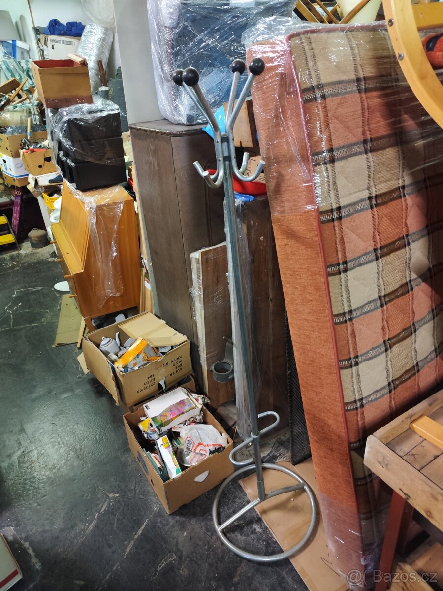 Kovový retro věšák