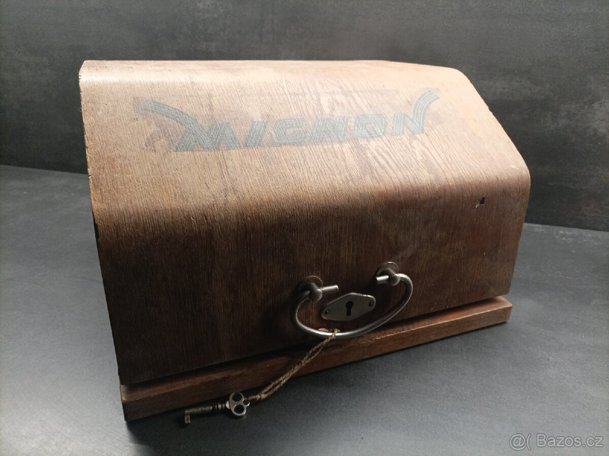 Starožitný psací stroj