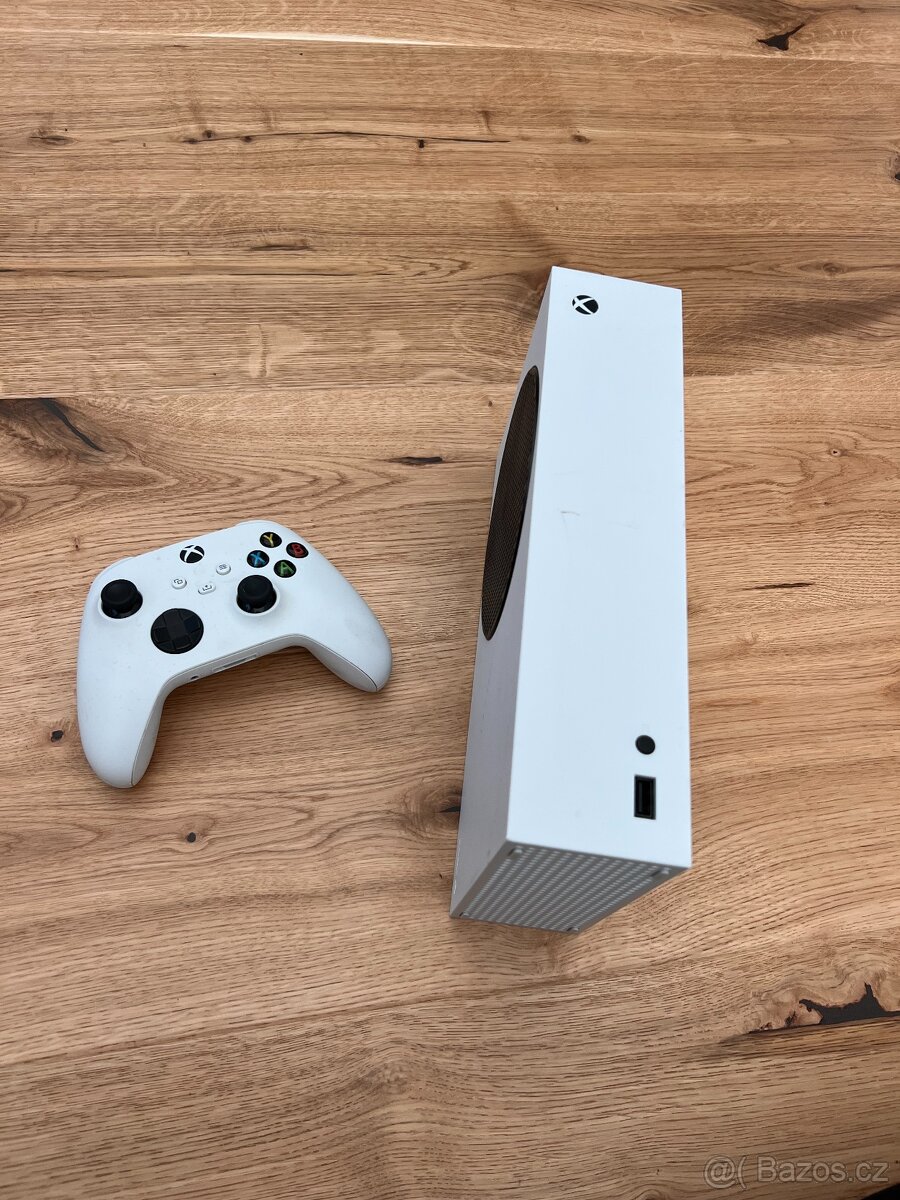 Xbox Series S + bezdrátový ovladač – skvělý stav