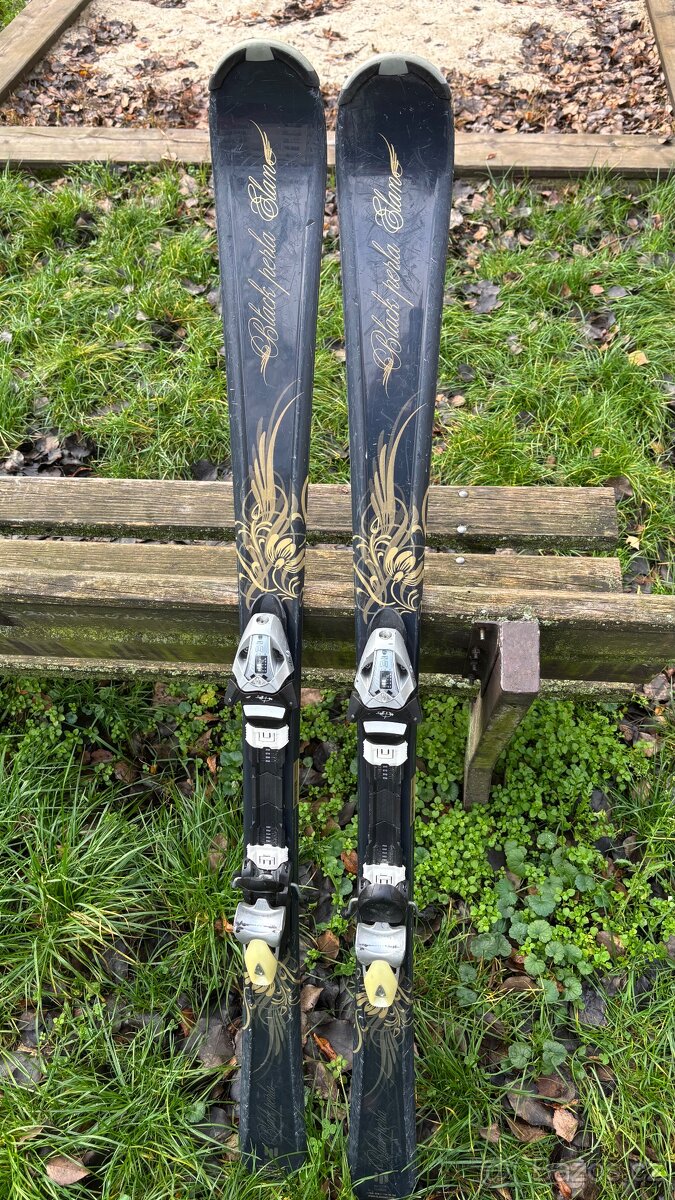 Lyže značky Elán Black Perla