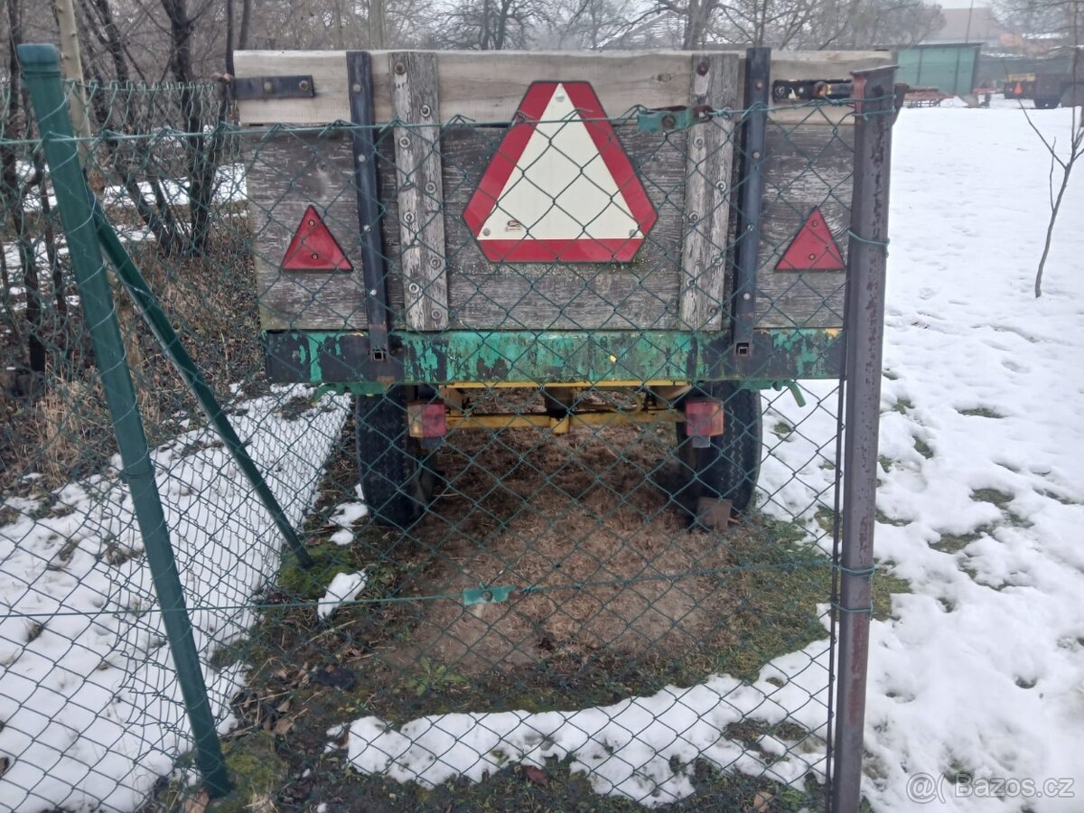 Třístranná sklápěcí vlečka