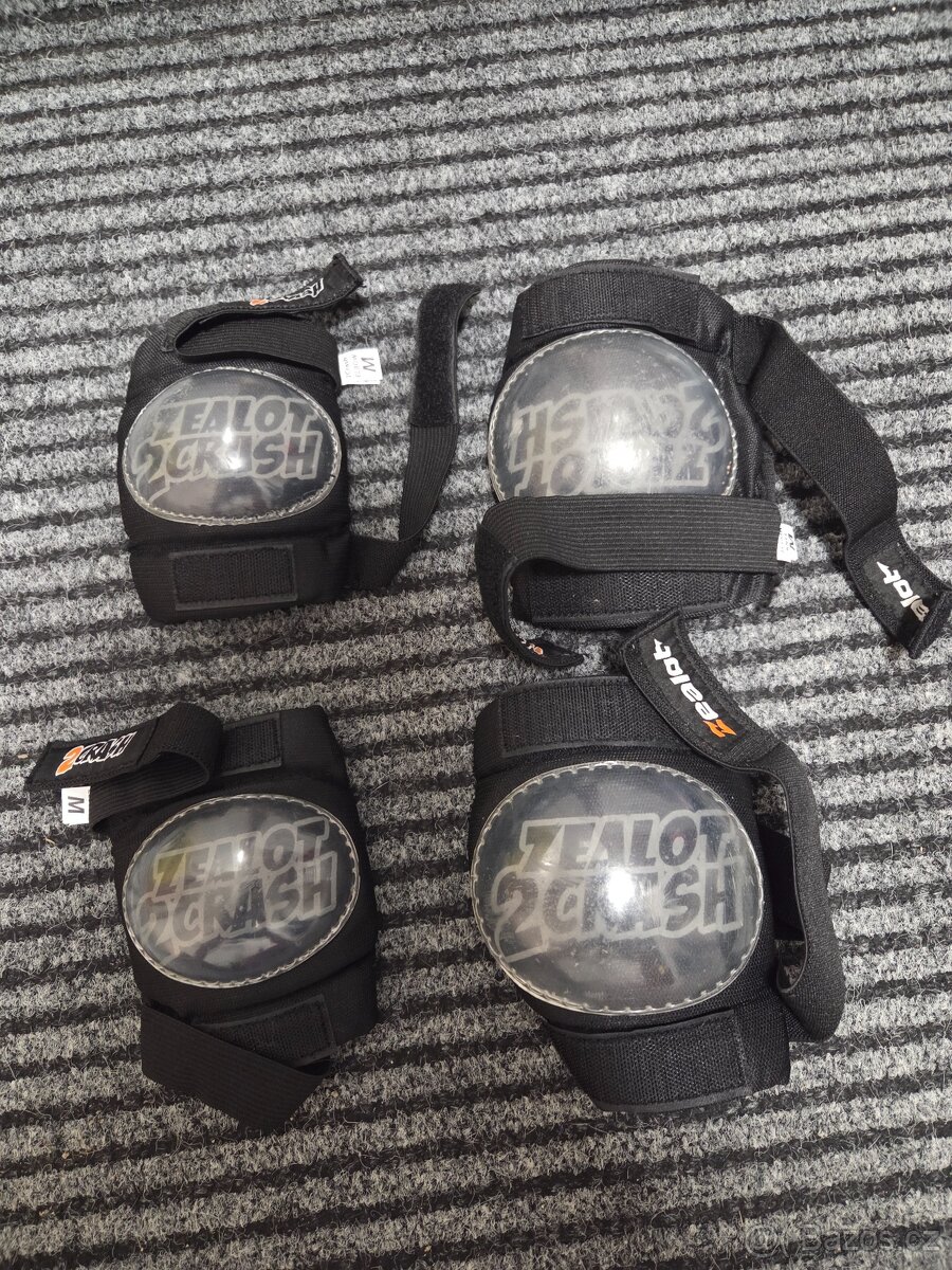 Chrániče na kolečkové brusle a další - dětské,černé vel. M.