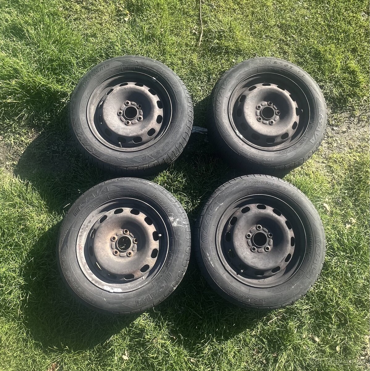 Disky s pneu Ford r15