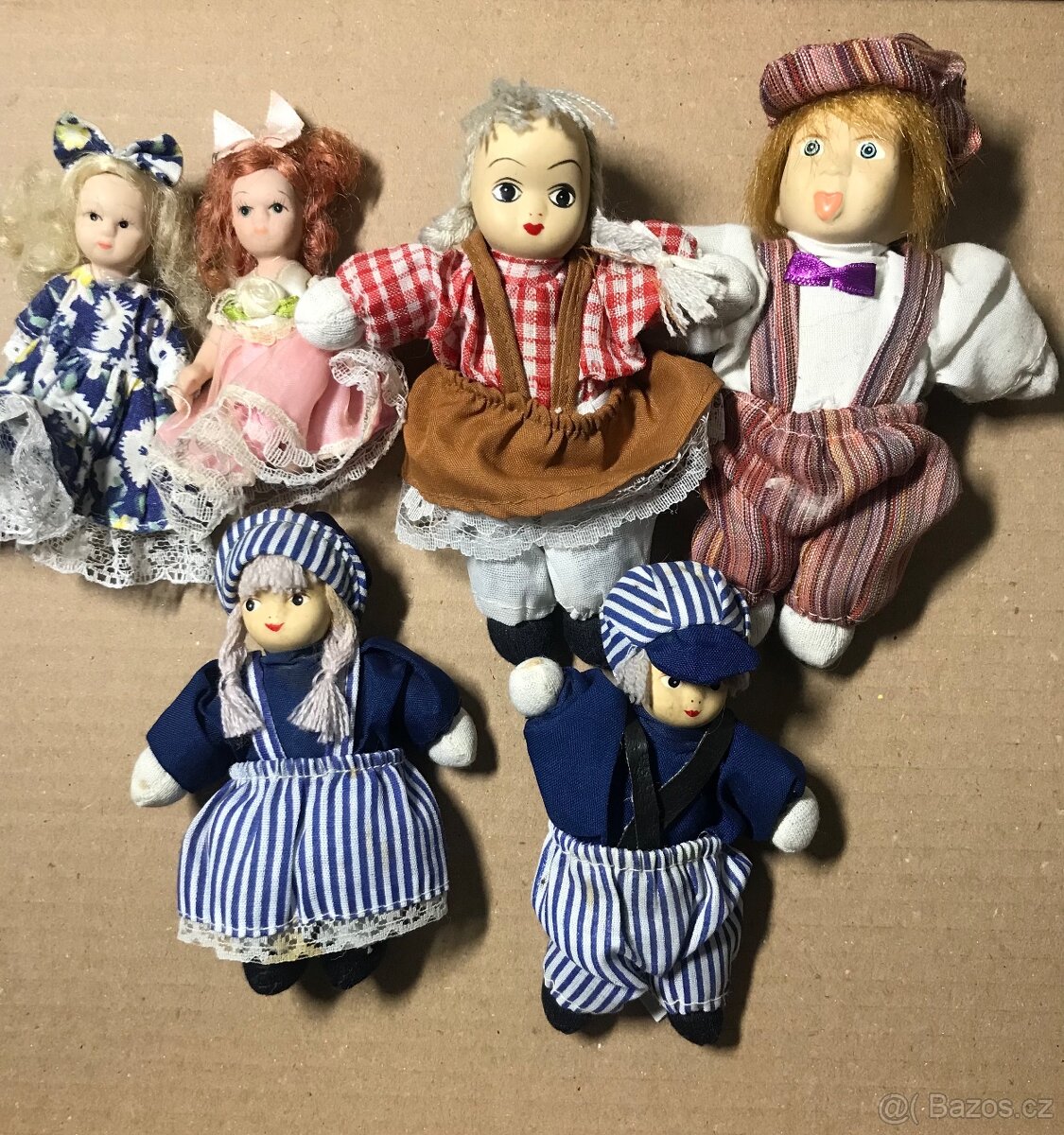 Malé keramické dekorační panenky
