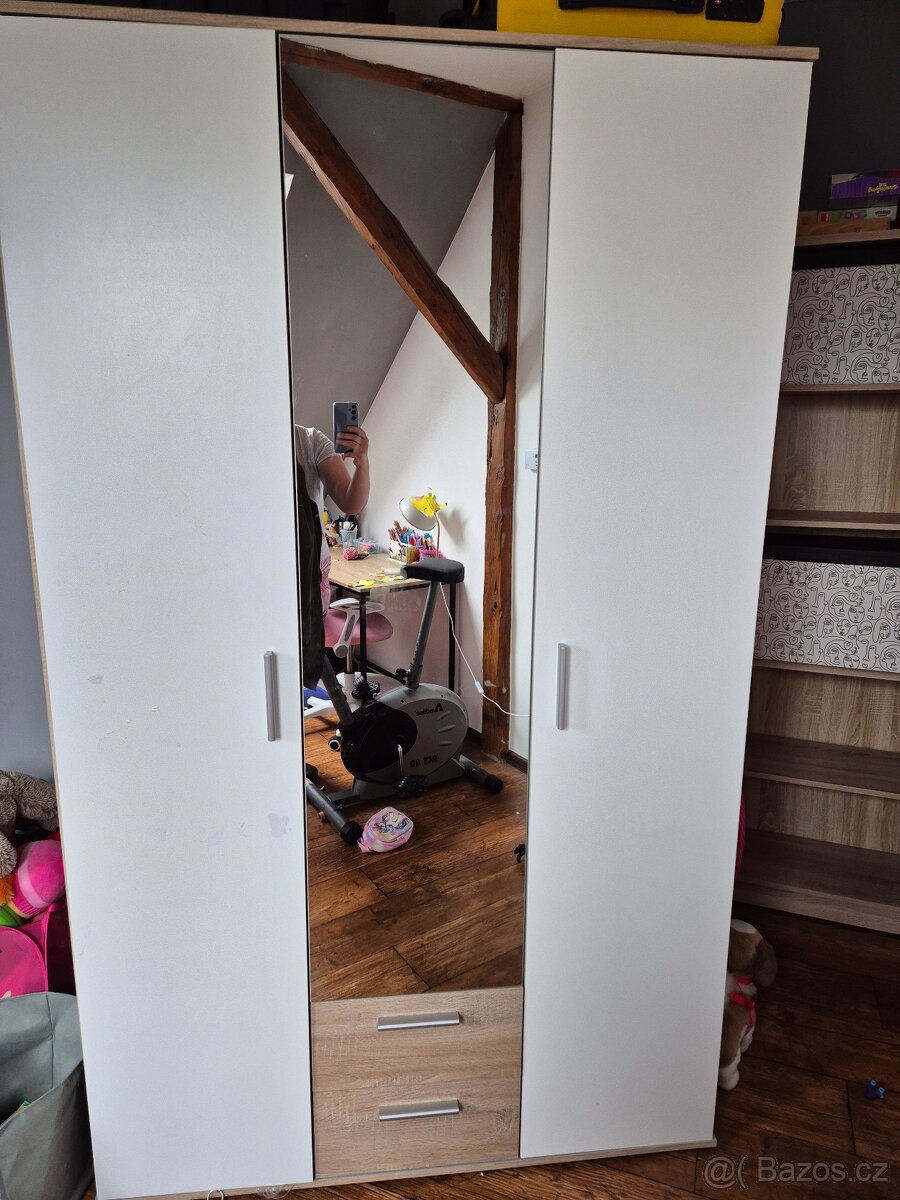 Šatní skříň