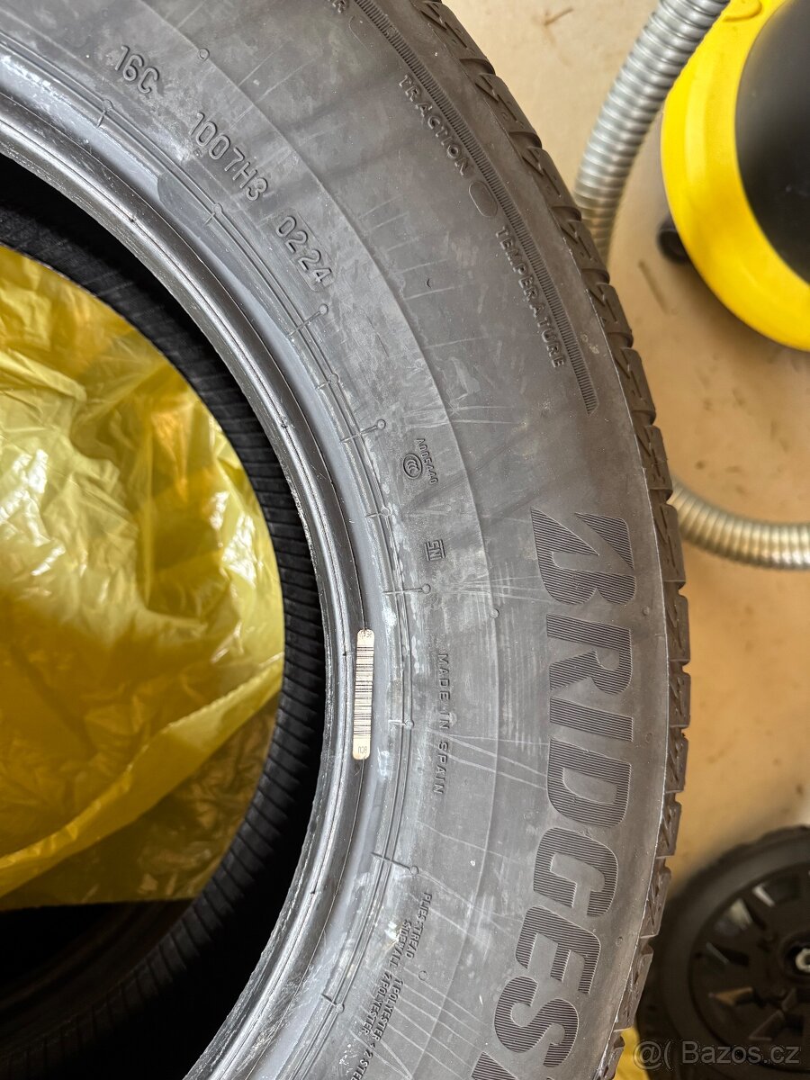Nové letní Bridgestone 215/65 r16
