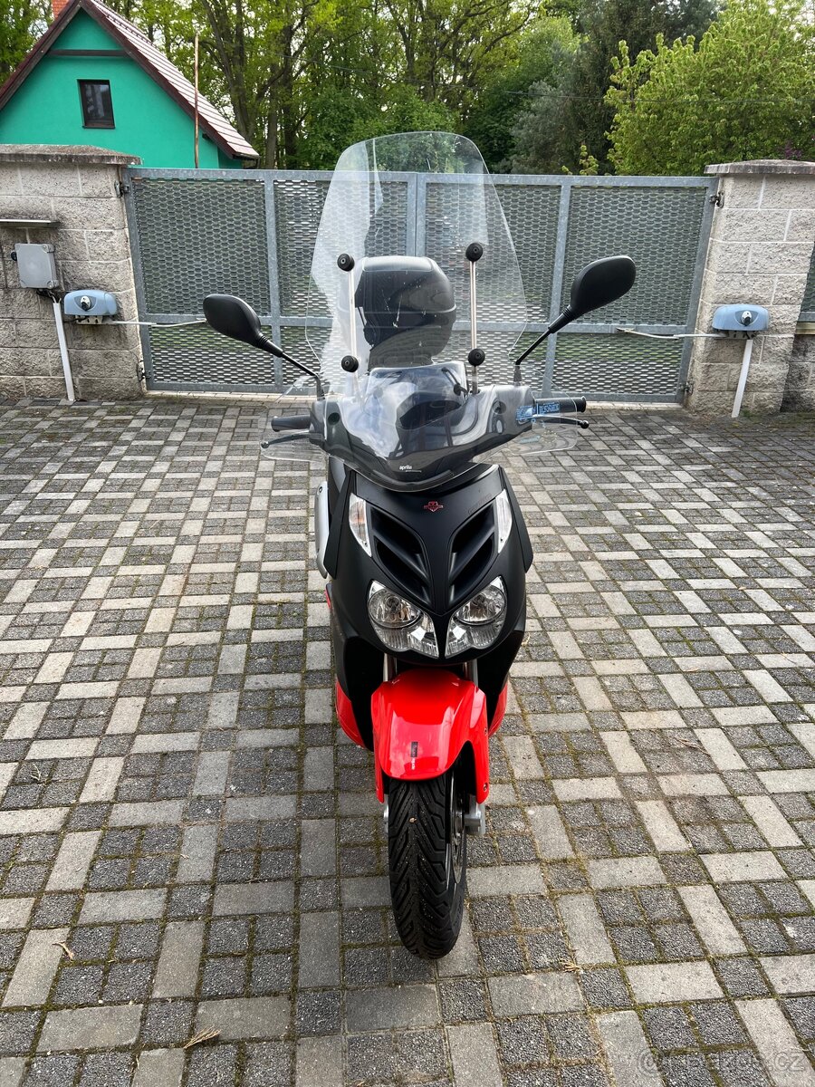 Prodám skůtr Aprilia sport city 300