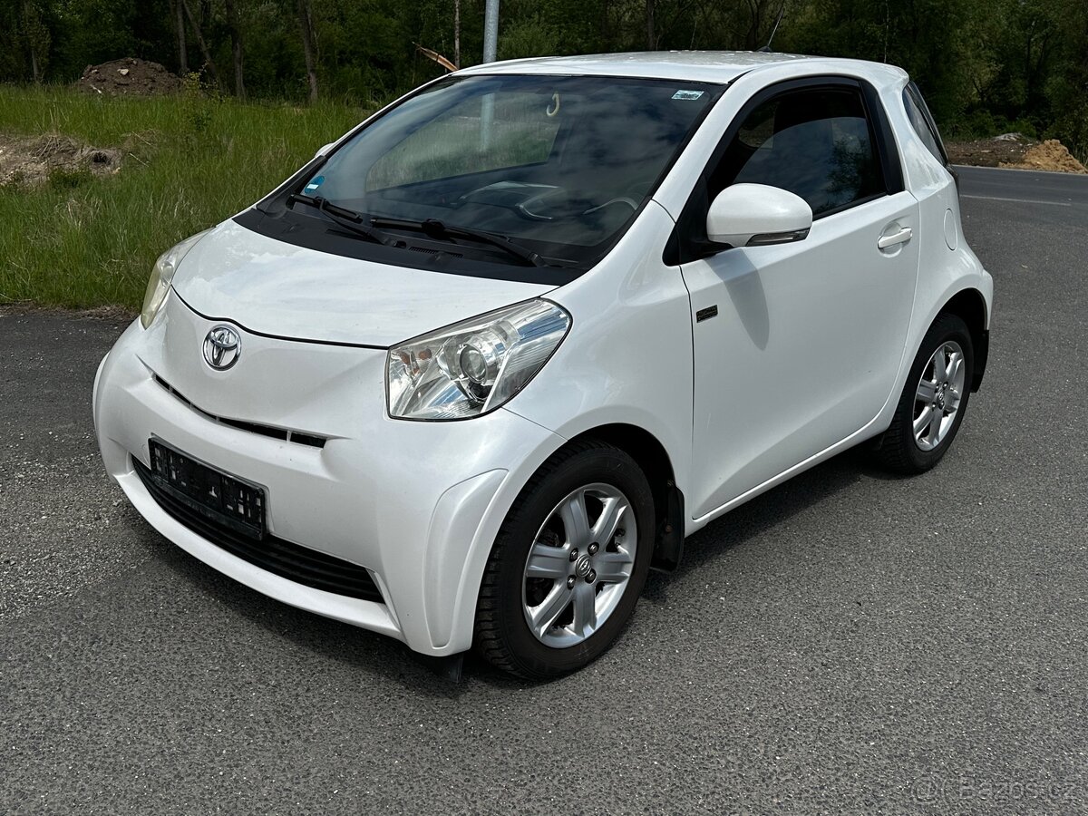 Toyota IQ 1.0i 50kw, r.2009, klima, STK