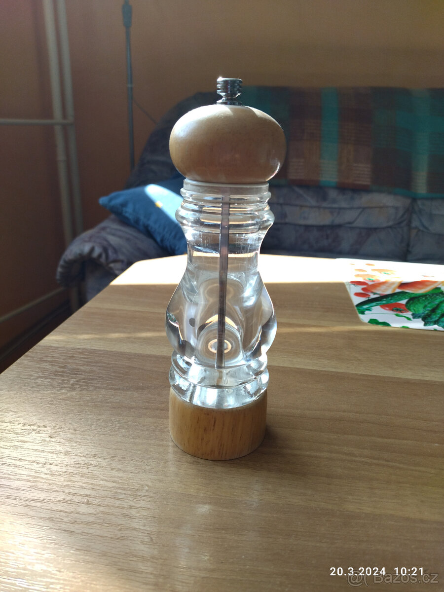 Mlýnek na pepř a sůl .