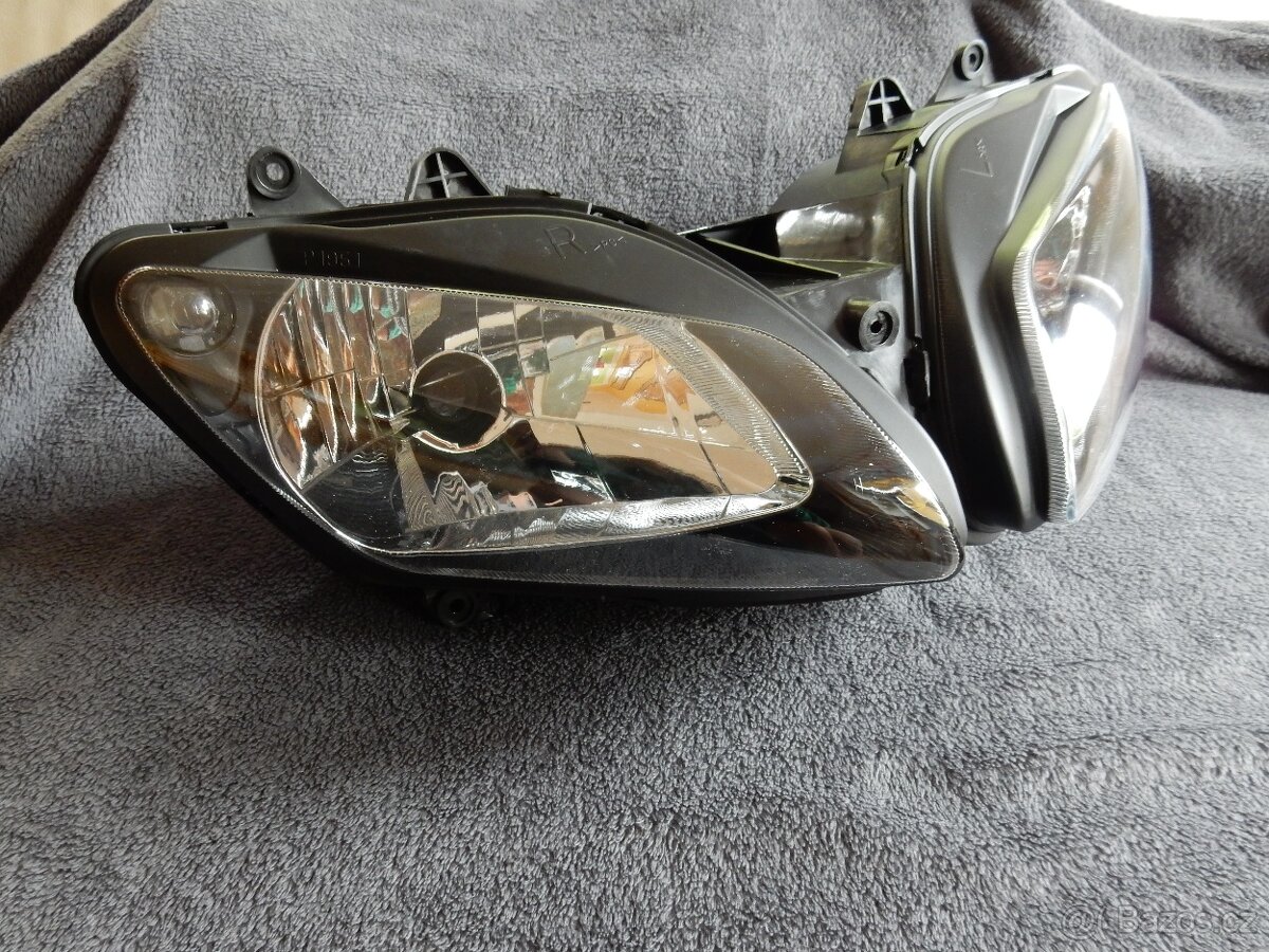Yamaha R1 YZF R1 1000 rn09 světlo přední