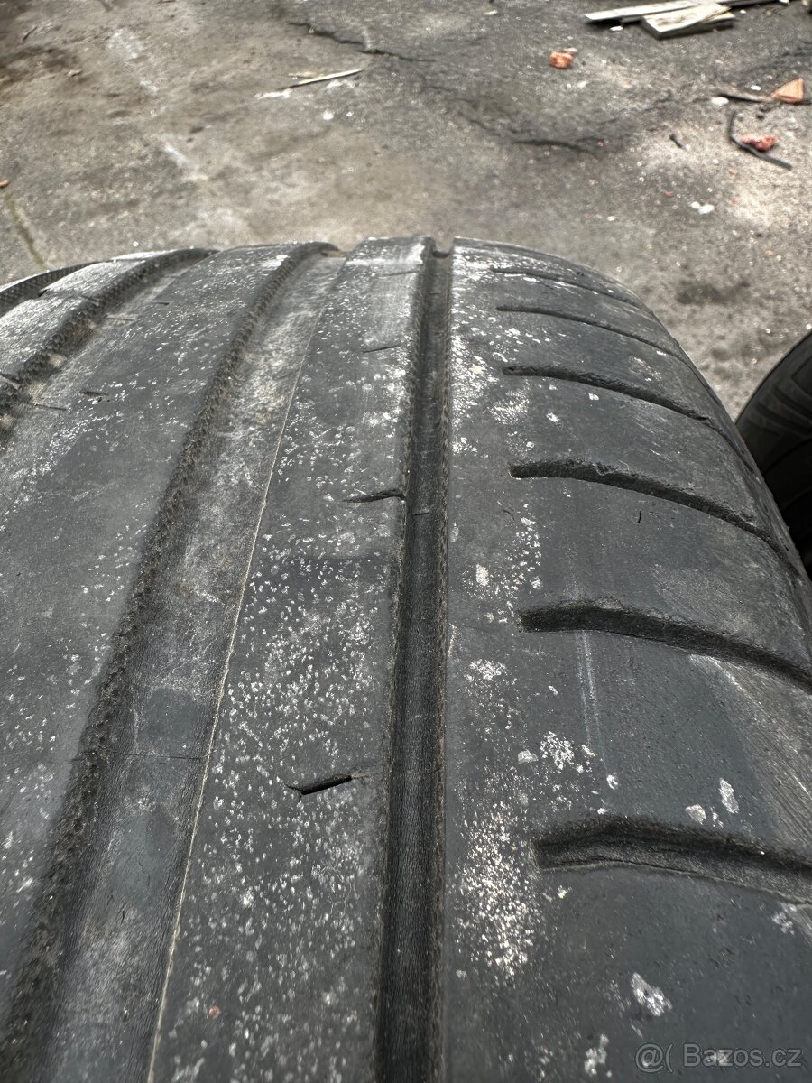255/60 R18 letni