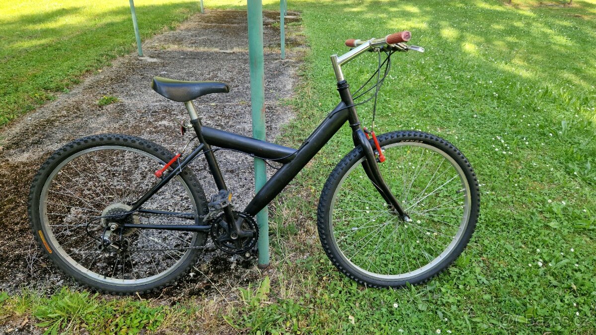 Horské kolo 26" - Shimano - pěkný stav,černé