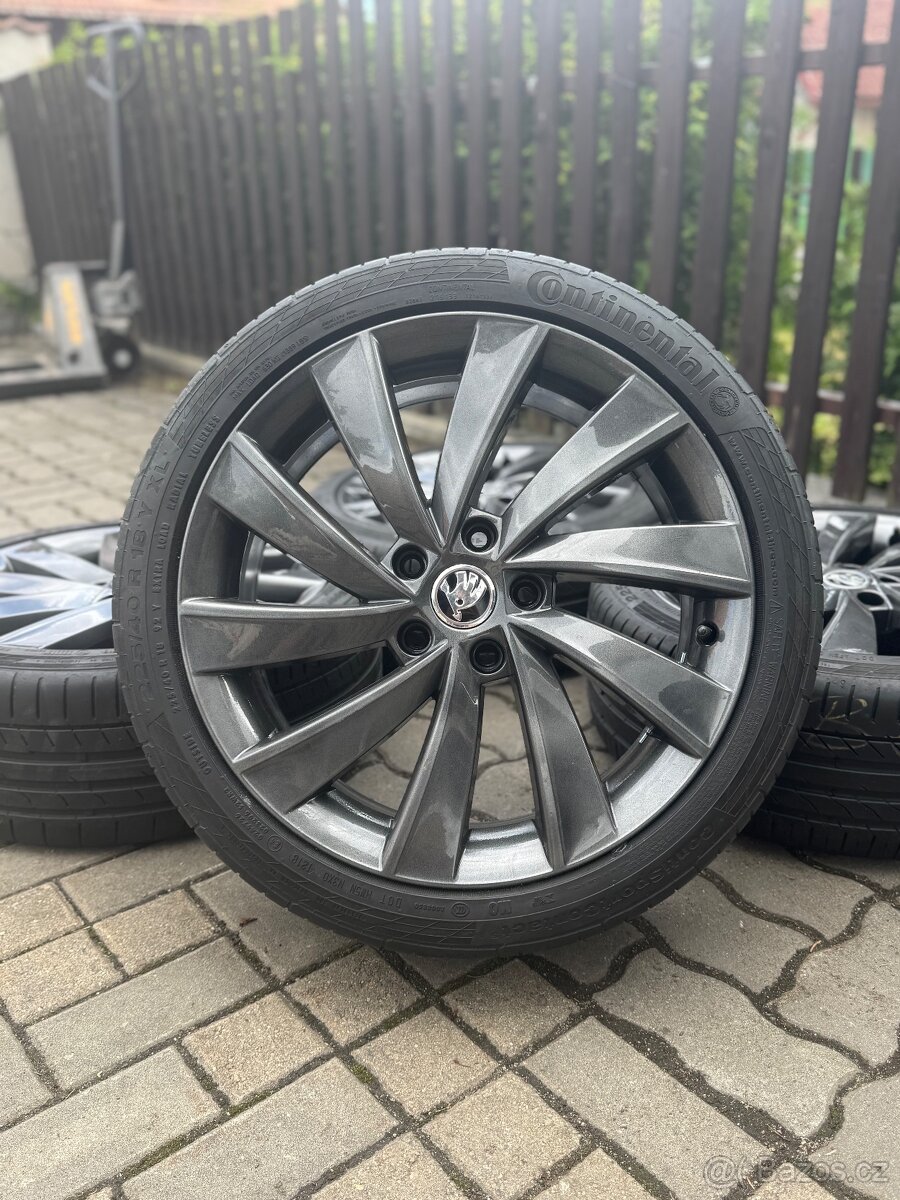 ORIGINÁL Alu Škoda TURBINE R18, 5x112 - TOP STAV, LETNÍ