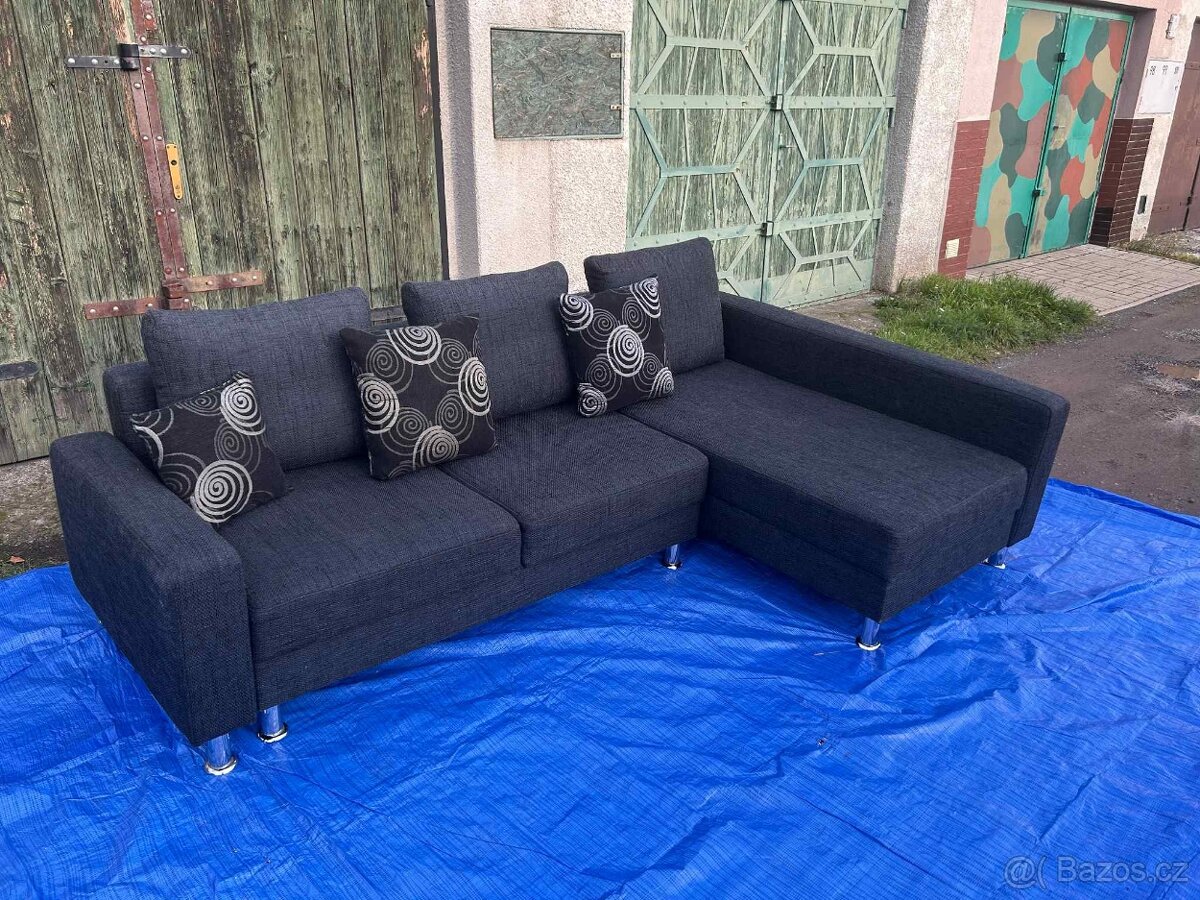 Rozkladaci sedacka s ulozakem lze prehodit roh