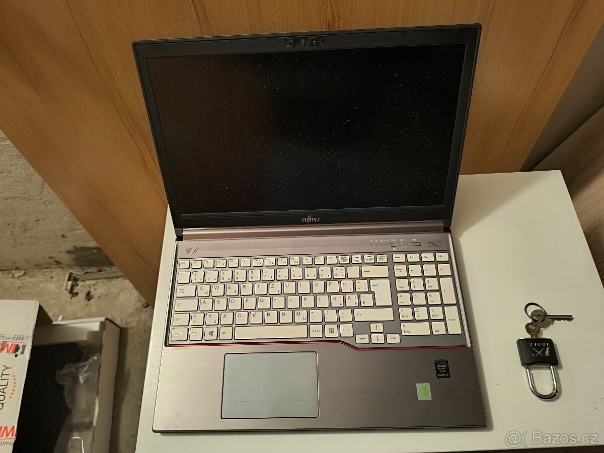 FUJITSU Lifebook E735