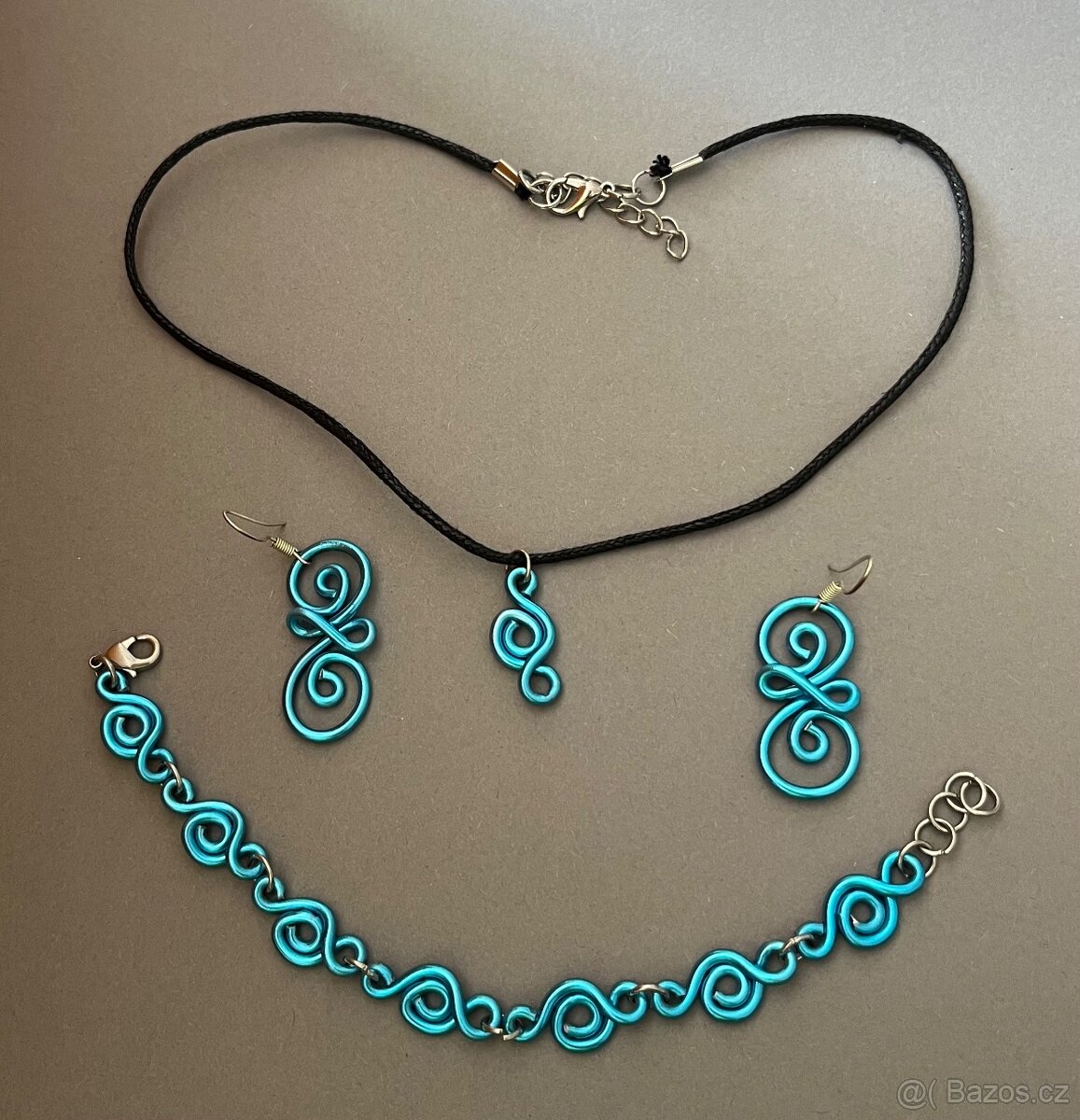 Zajímavá originální modrá sada  náušnice a náramek.