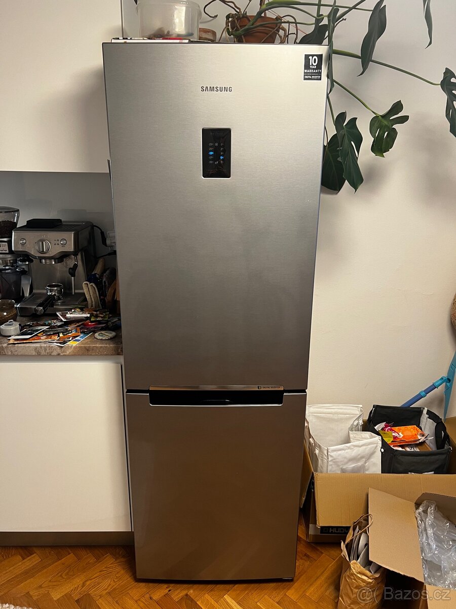 Lednice Samsung RB30J3215SA