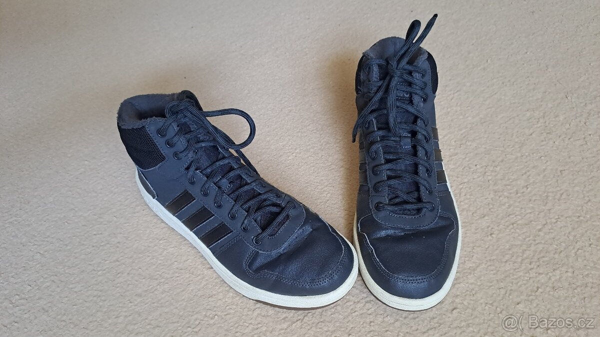 Zimní zateplené kotníčkové botasky zn. ADIDAS