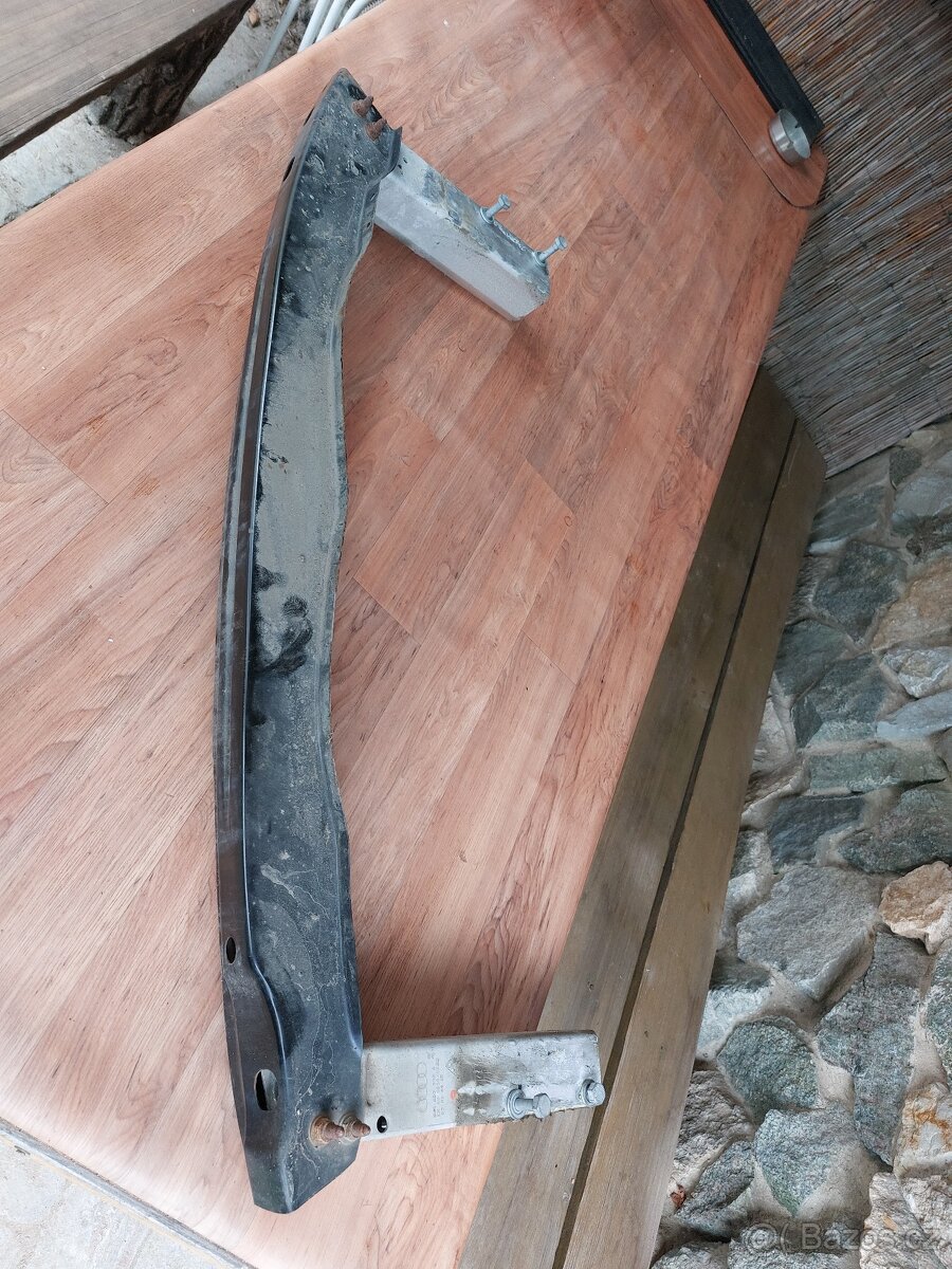 Vyztuha zadniho narazniku - AUDI A4 B8 Avant - 2012