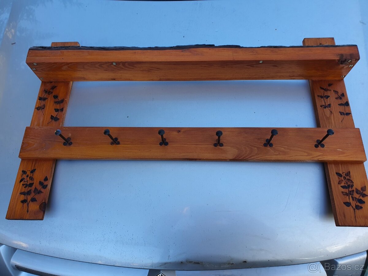 starý věšák z chalupy 1960