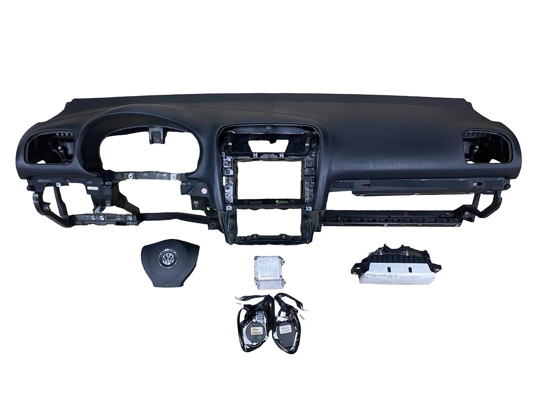 Palubní deska černá 81X airbagy řj 5K1857001A VW Golf 6 2011