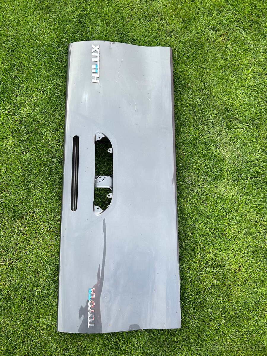 Výklopné dveře Hilux
