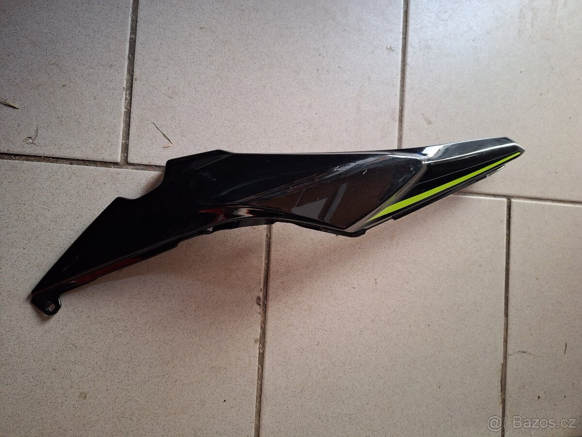 Pravý podsedlový plast kawasaki z650 Ninja