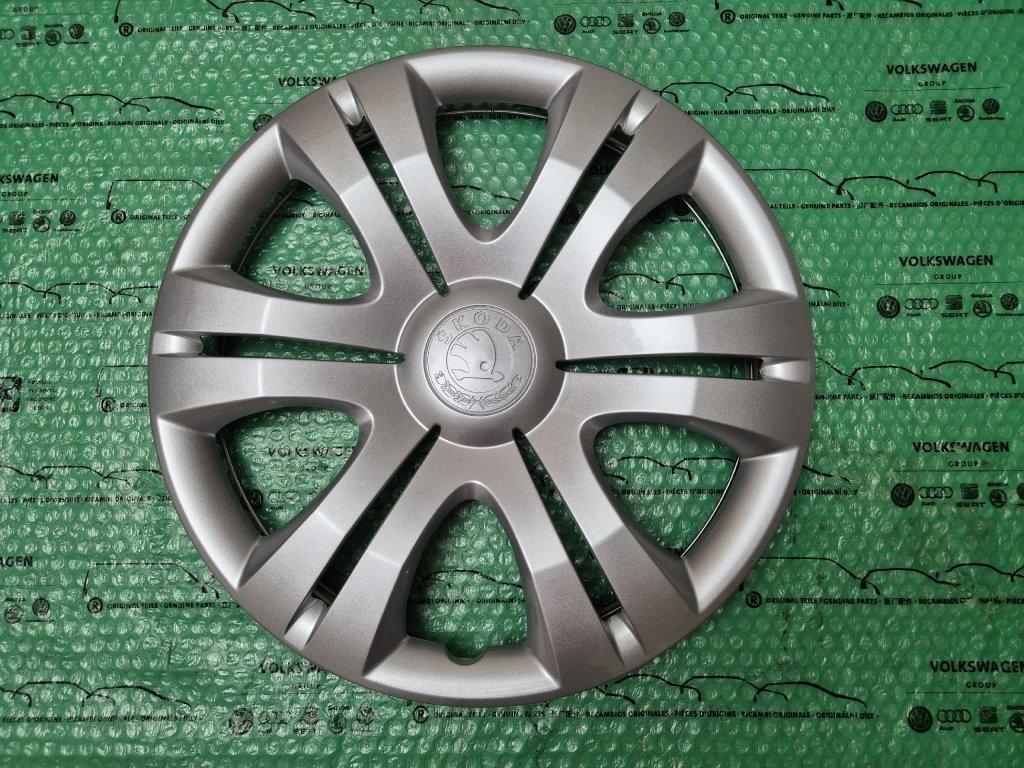 15 kryt kola (poklice) SATELLITE Škoda Fabia II