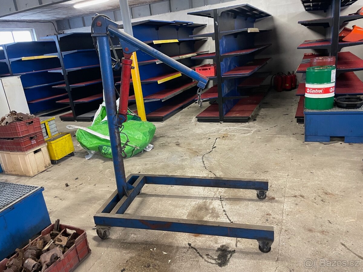 Prodám hydraulický zvedák na motory