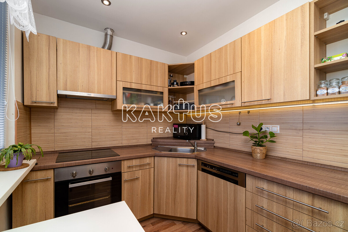 Pronájem zařízeného útulného bytu 2+1 (53 m2), ulice Jiřinko
