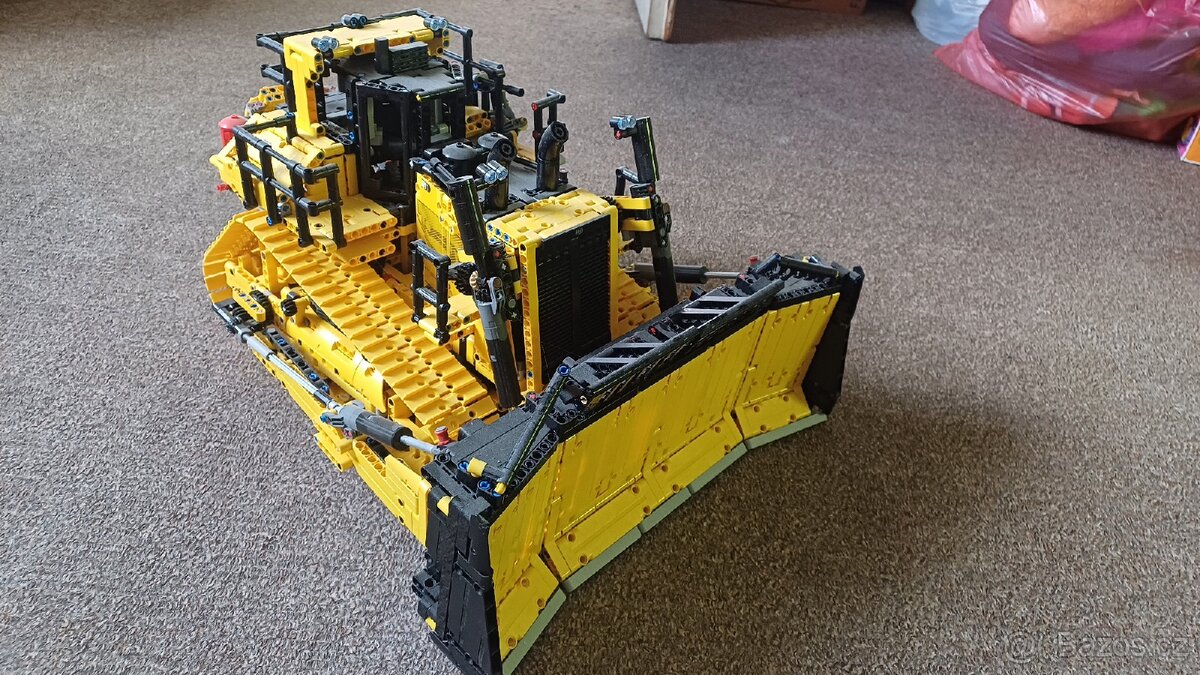 Lego technic 42131 Buldozer CAT