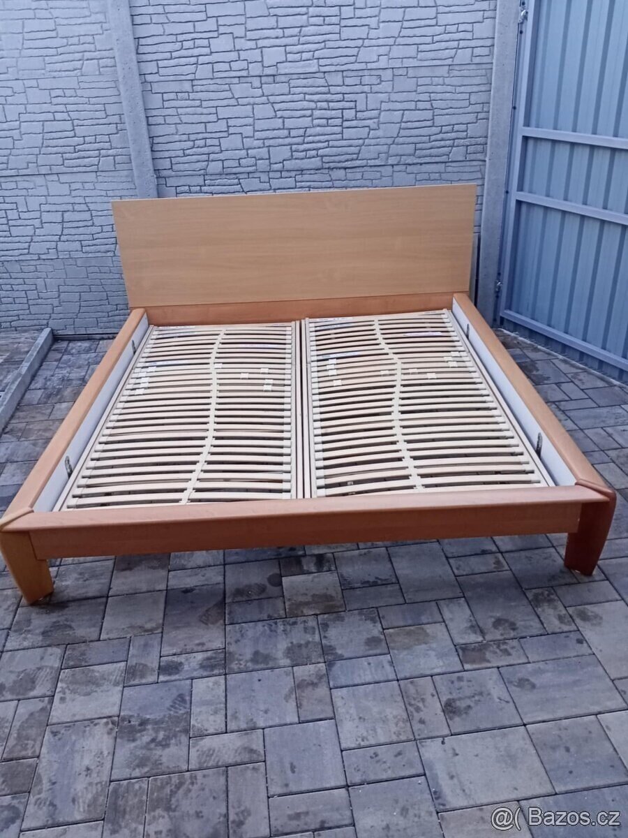 Prodám manželskou postel 180cm x 200cm