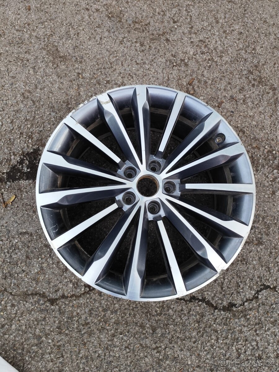 1ks Alu disk Škoda Superb Trinity 19 5x112 8,0J x 19“ ET 44