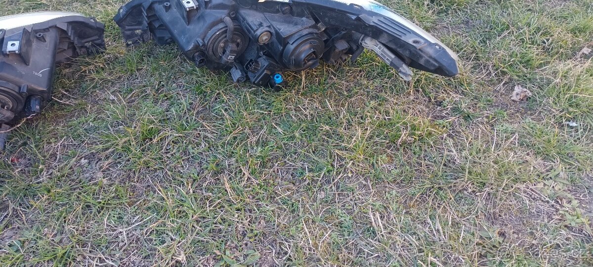 Přední světla Mazda MPV