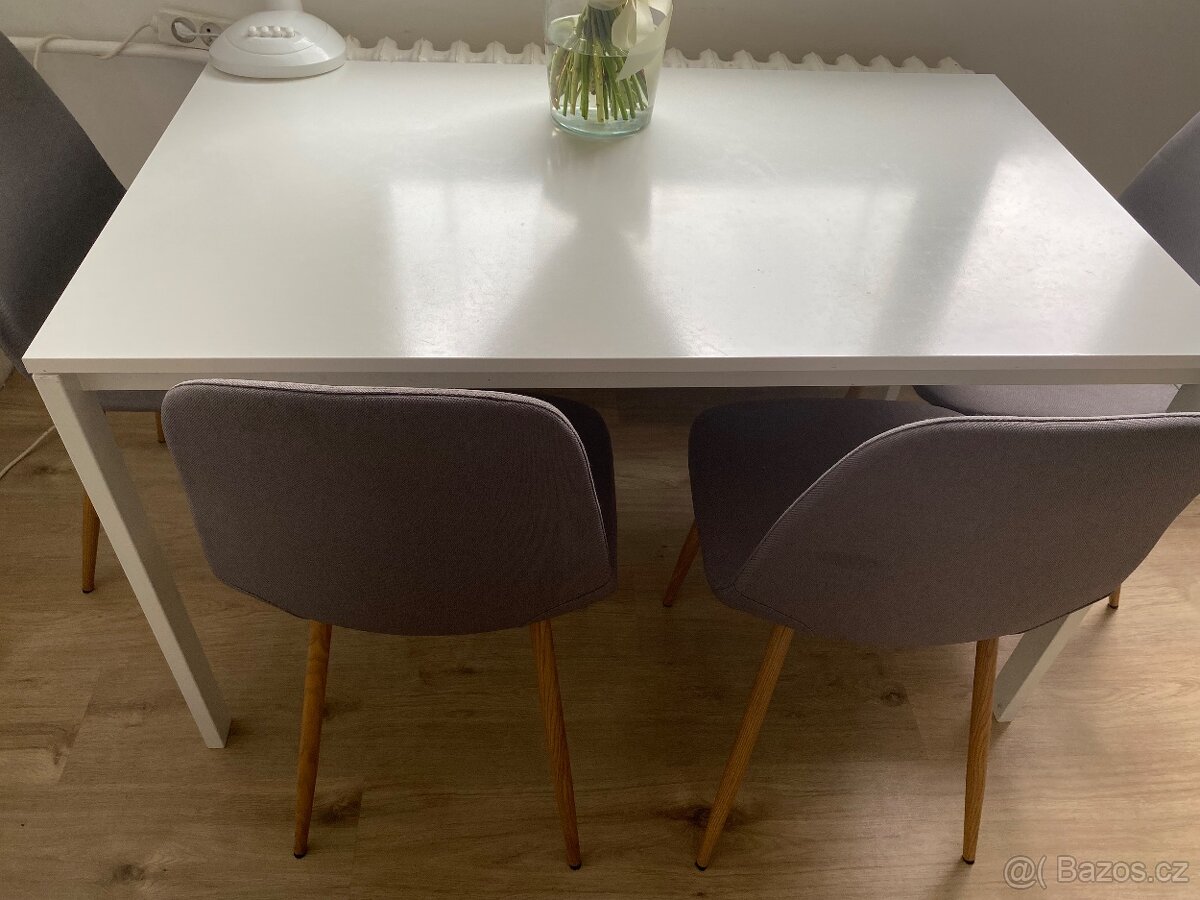 jídelní stůl IKEA