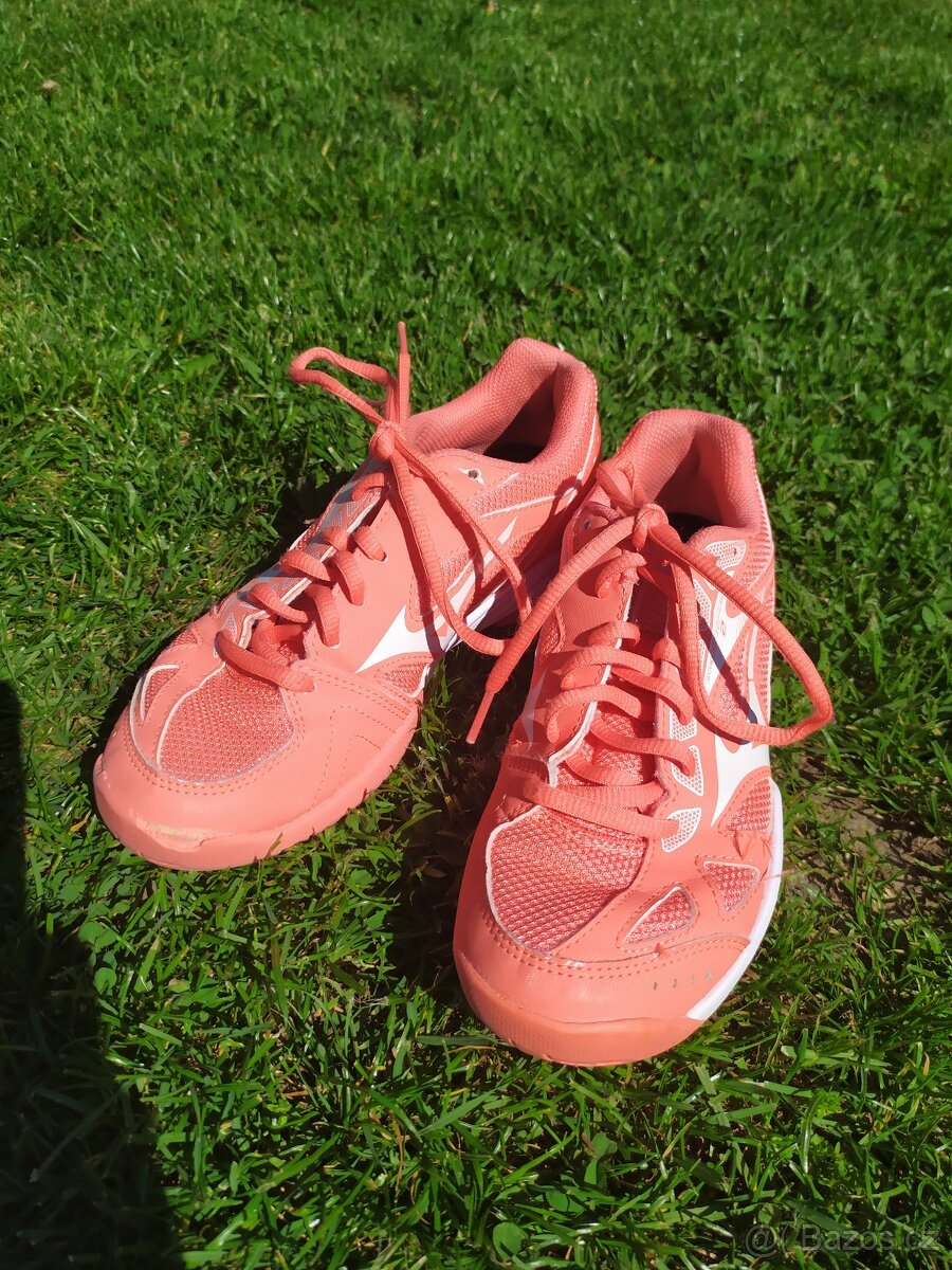 Tenisky Mizuno vel. 35
