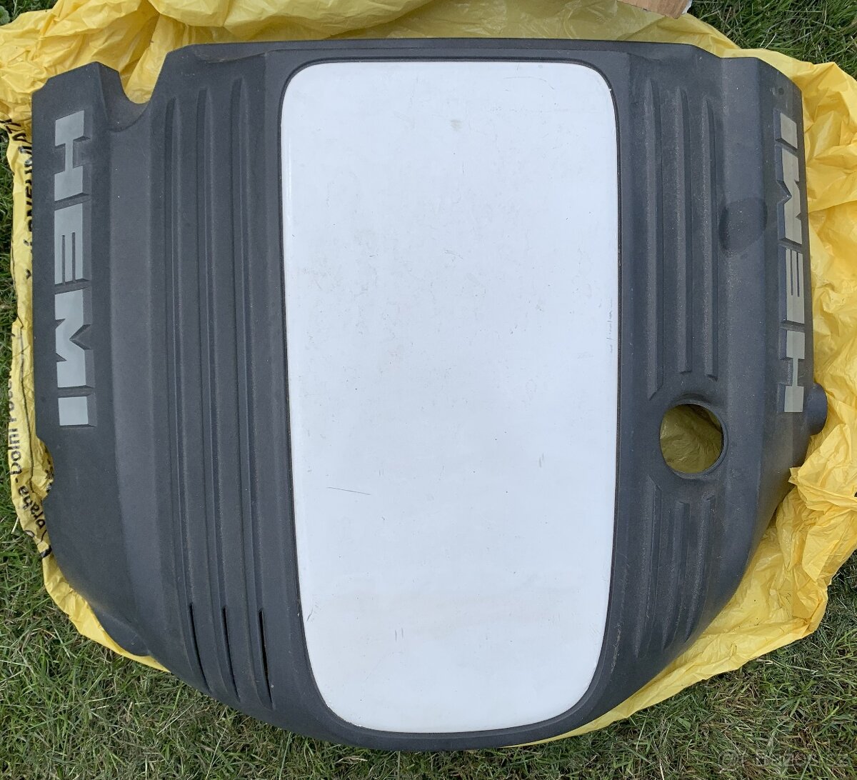 Kryt motoru 5.7 HEMI