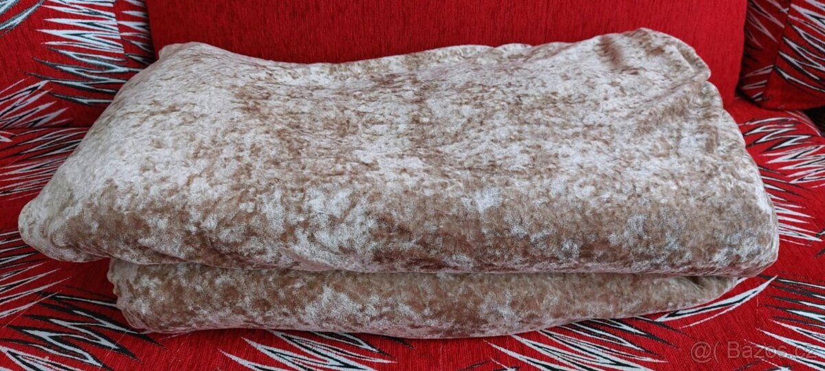 DLOUHÉ PLYŠOVÉ ZÁVĚSY - DVA KUSY - CENA ZA OBA