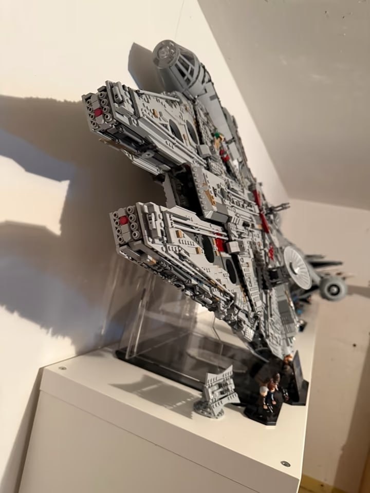 LEGO Star Wars 75192 - Millenium Falcon UCS
