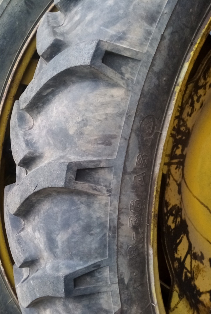 Pneu 8-36 na traktor Rs-09 Gt-124 Rs09