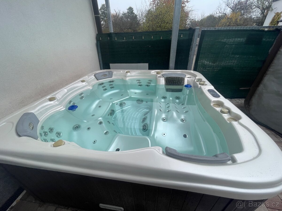 Prodám vířivku Kilimanjaro Deluxe Pearl White pro 6 osob