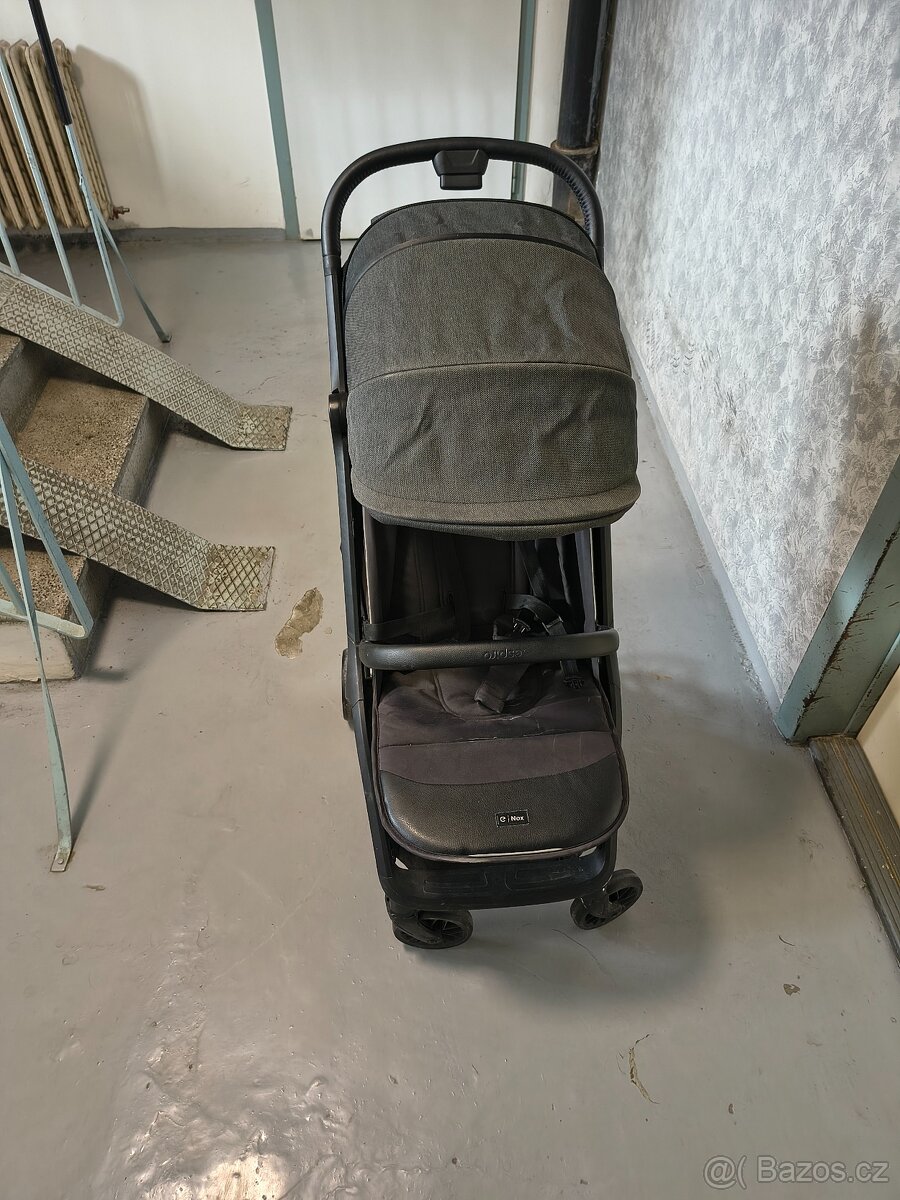 Cestovní kočárek