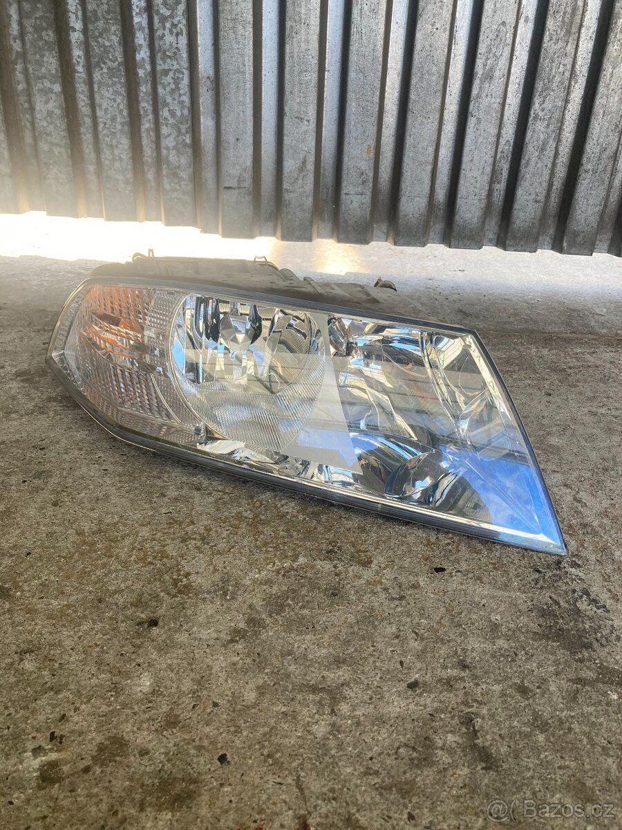 světlo Octavia 2