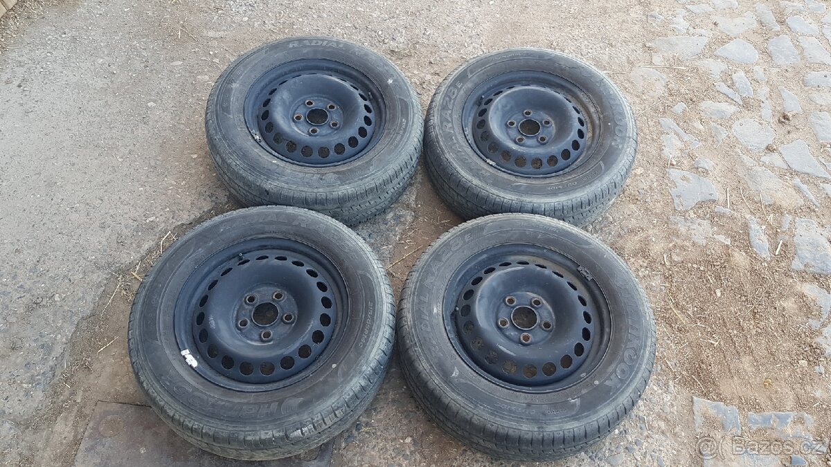 prodam letni sadu na vw t6 pneu 215 65 16C
