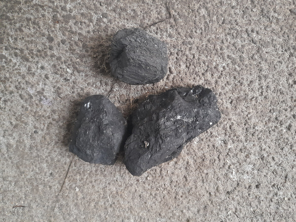 Prodám směs černého uhlí 300 Kč/q