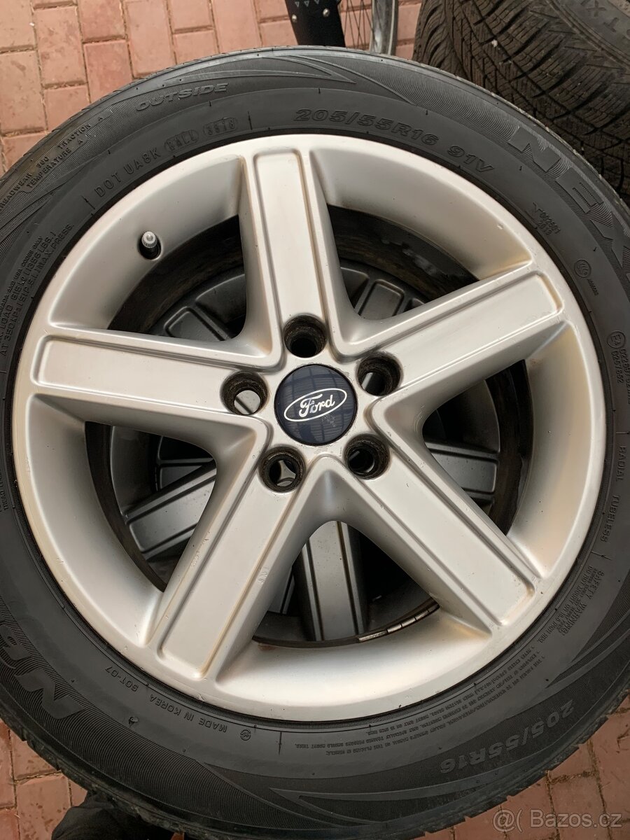 Kola Ford R16 pneu Nexen 205/55/16