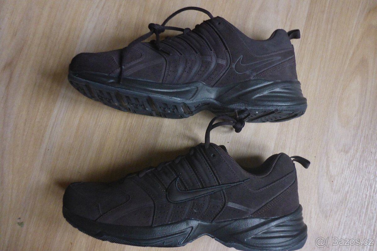 vycházkové boty Nike tmavohnědé