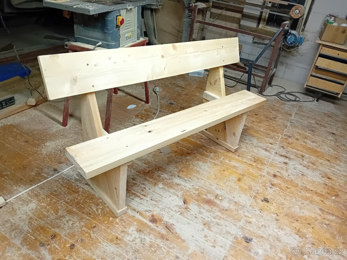 Masivní lavice, lavička