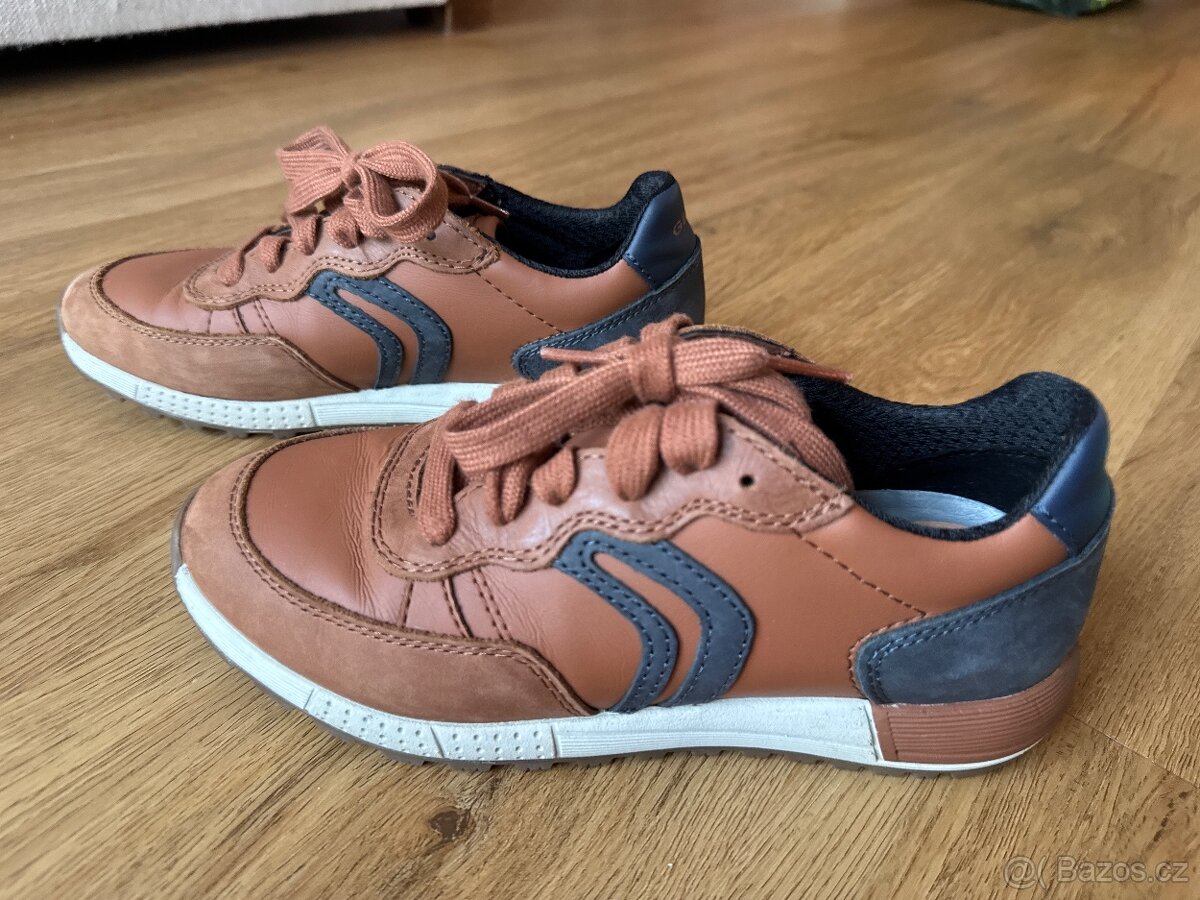 Kožené tenisky / polobotky Geox, vel. 34, stélka 22,5 cm.